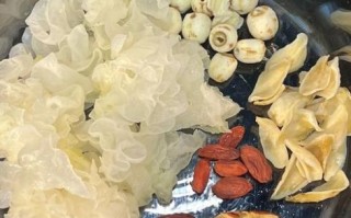 孕妇可以吃银耳莲子羹吗_孕期吃银耳莲子羹的禁忌
