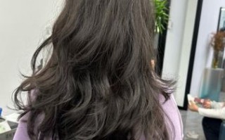 孕妇可以烫头发吗_孕期烫发的风险与替代方案