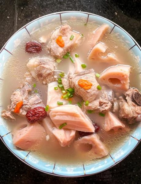 孕妇可以喝莲藕骨头汤吗_莲藕骨头汤对胎儿好吗-第1张图片-星辰妙记