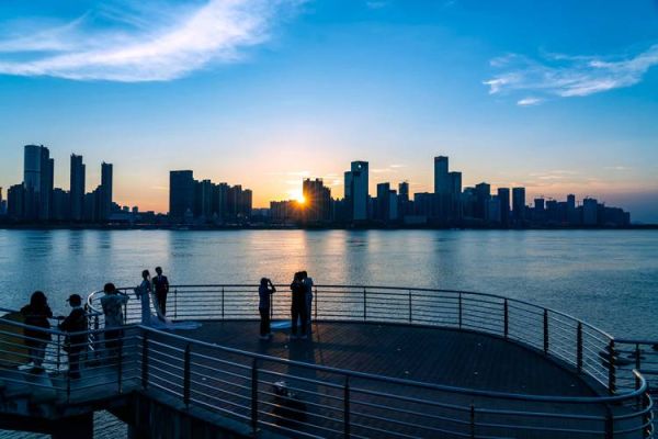 广角镜头好吗_适合拍什么场景-第1张图片-星辰妙记