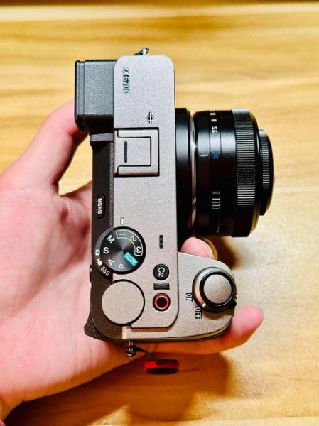 索尼饼干镜头值得买吗_索尼饼干镜头画质怎么样-第1张图片-星辰妙记