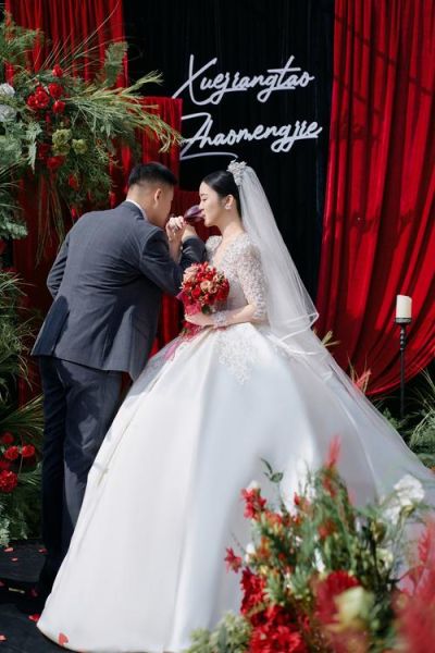 婚礼摄影镜头推荐_婚礼摄影用什么镜头-第2张图片-星辰妙记