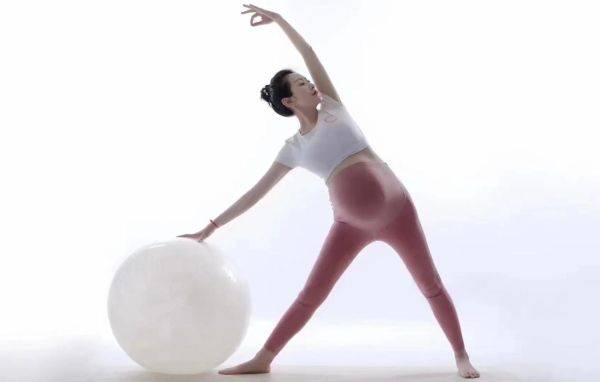 孕妇瑜伽什么时候开始做_孕妇瑜伽有哪些好处-第1张图片-星辰妙记