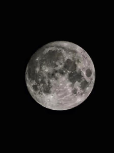 300mm镜头拍月亮参数_如何拍出清晰月亮-第1张图片-星辰妙记