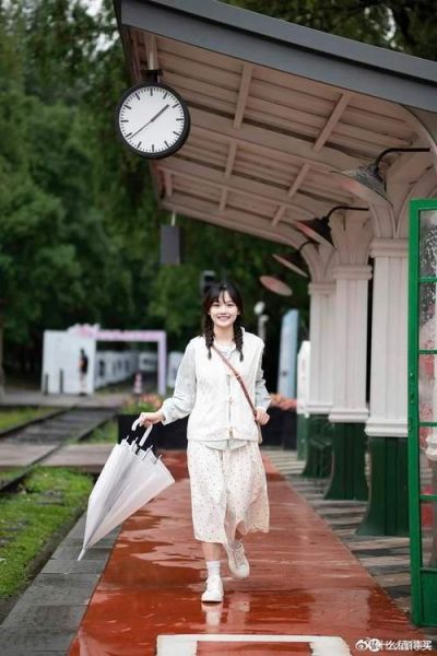 街拍镜头选35mm还是50mm_哪个更适合单反-第1张图片-星辰妙记