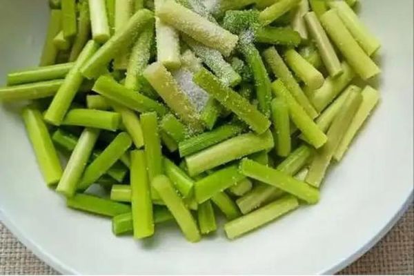 孕妇能吃蒜苔吗_怀孕吃蒜苔对胎儿好吗-第1张图片-星辰妙记