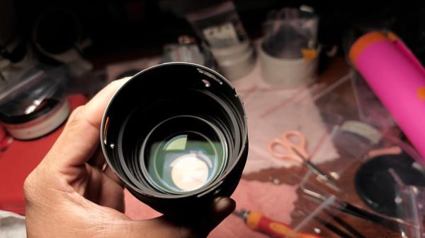 单反镜头有灰尘怎么办_怎么清理镜头灰尘-第1张图片-星辰妙记