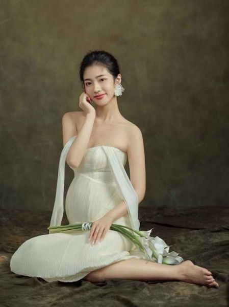 明星孕妇照怎么拍_明星孕妇照风格有哪些-第2张图片-星辰妙记